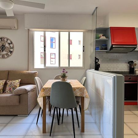 Apartment On The Beach With Parking And Pool 卡尔佩 外观 照片