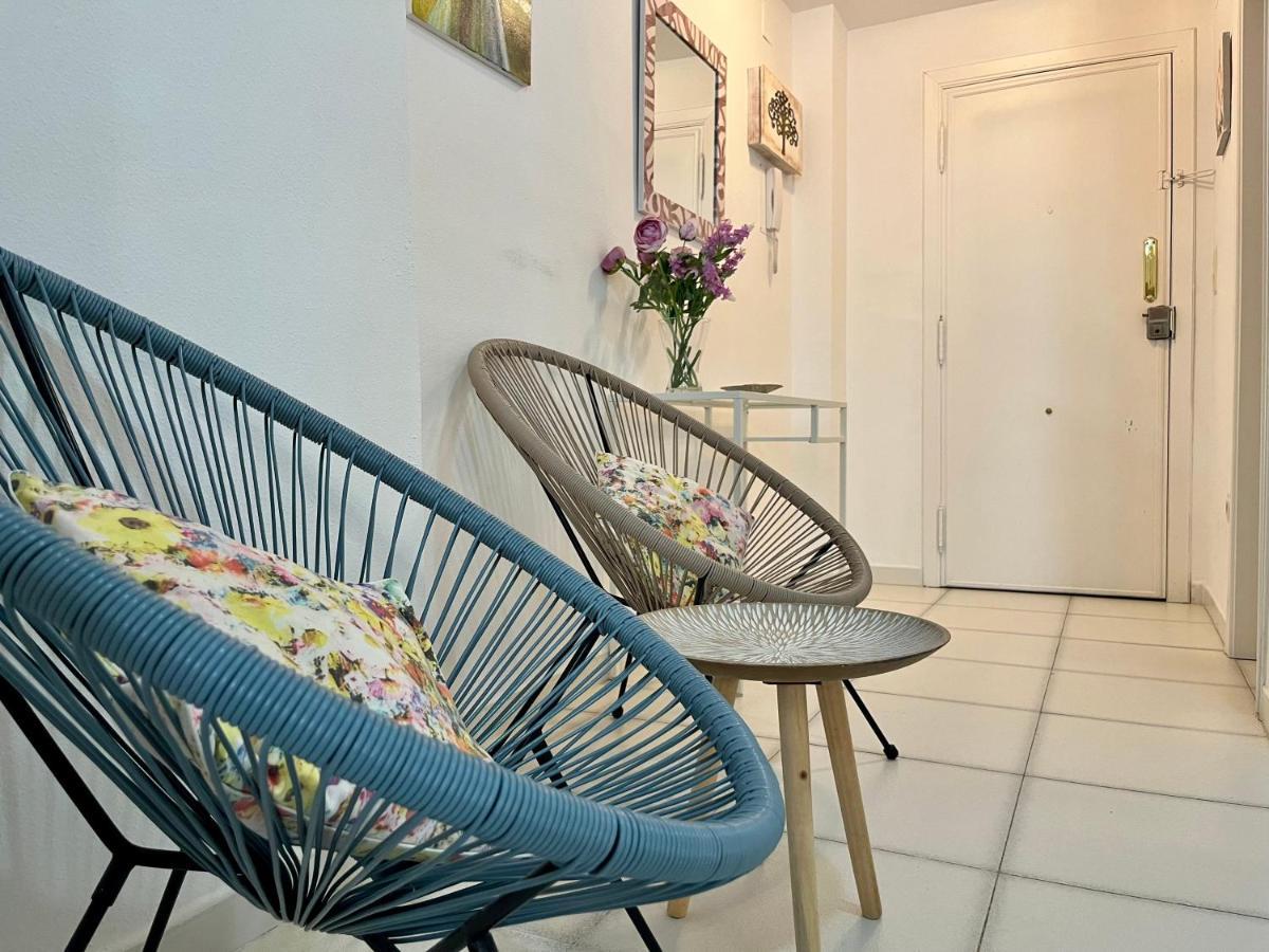 Apartment On The Beach With Parking And Pool 卡尔佩 外观 照片