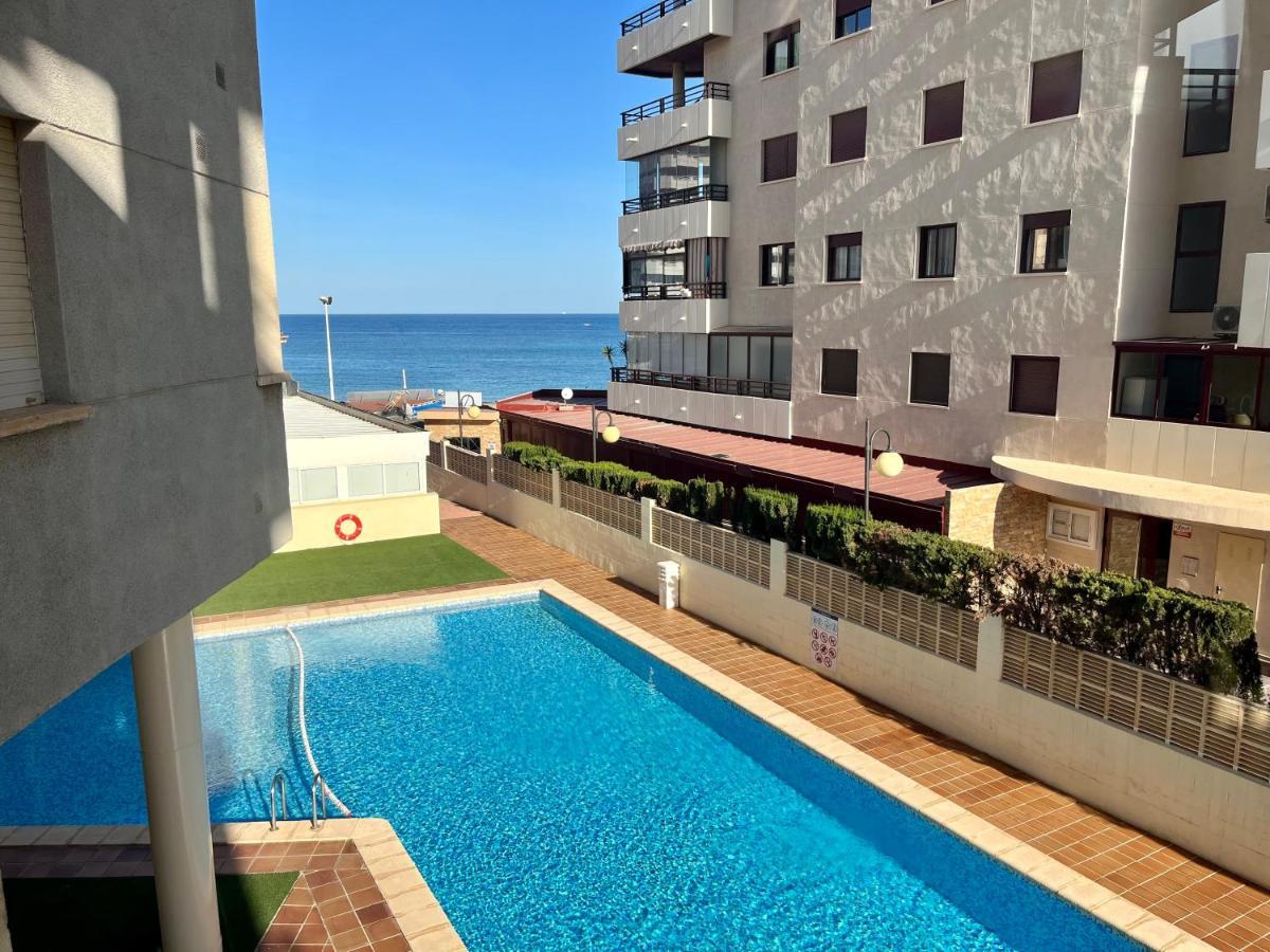 Apartment On The Beach With Parking And Pool 卡尔佩 外观 照片