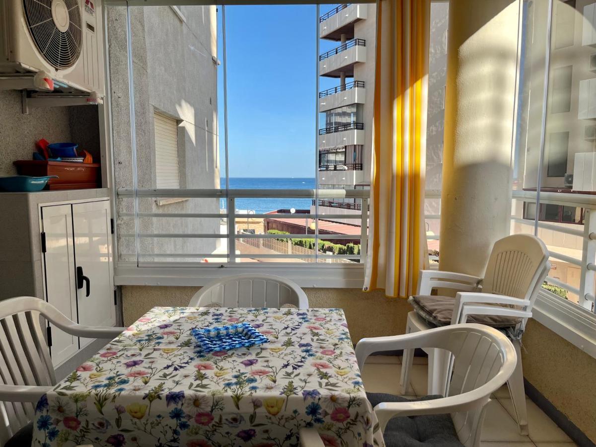 Apartment On The Beach With Parking And Pool 卡尔佩 外观 照片