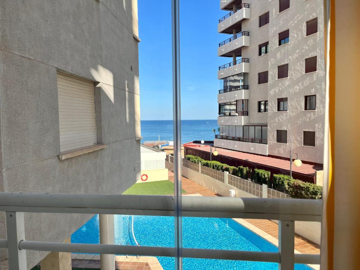 Apartment On The Beach With Parking And Pool 卡尔佩 外观 照片